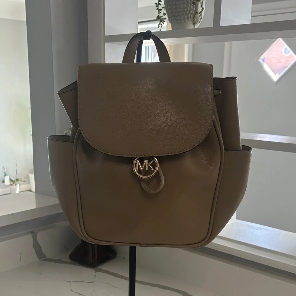Michael Kors Beige Leather 🎒 Drawstring Backpack Cheryl Medium